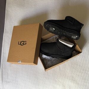 UGG Classic mini Black Boots